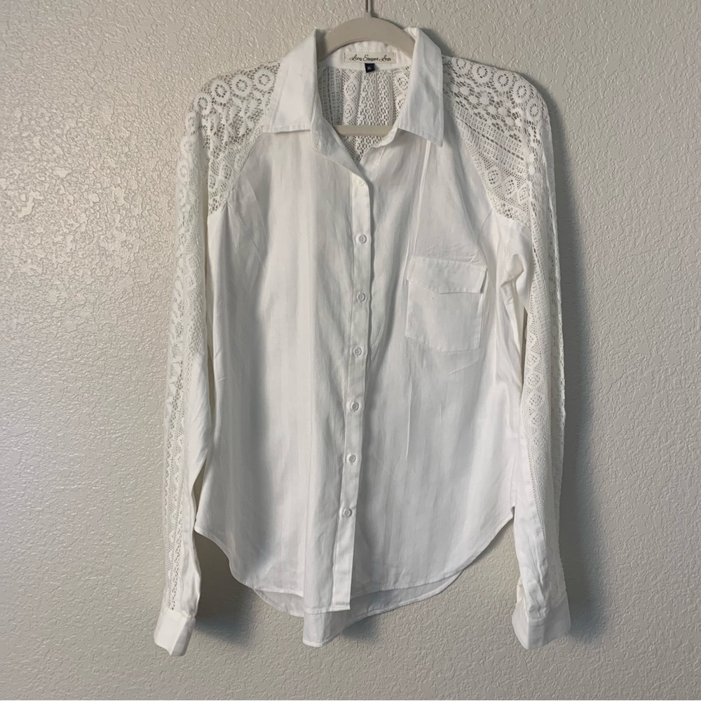 White  Women's Top,  shirt, blouse with lace arms and back. Great with jeans